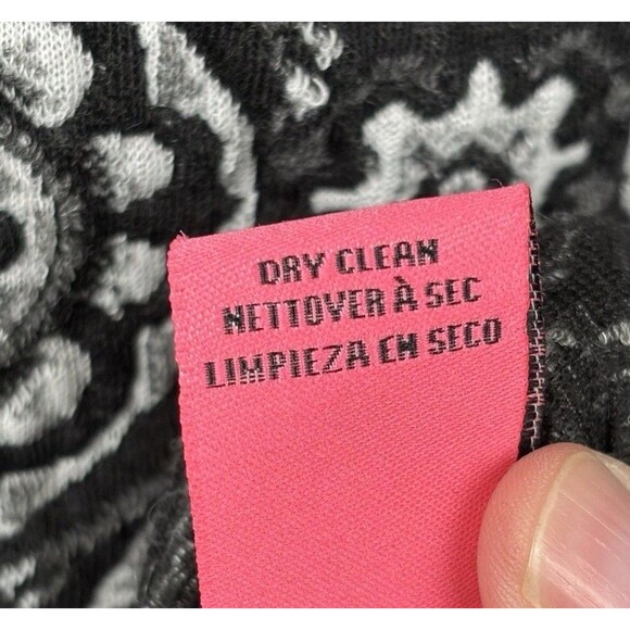 Betsey Johnson Black Gray Medallion Cap Sleeve Knit Sheath Dress Size 8 Stretch - Picture 7 of 10